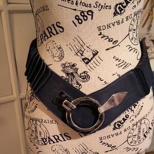 Stylish Blue Navy Stretchy Faux Leather Belt. Size Large. Great Condition